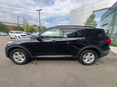 Used 2023 Ford Explorer XLT w/ Equipment Group 202A AWD/4WD image 8