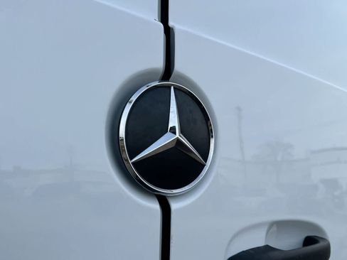 Used 2023 Mercedes-Benz Sprinter 2500 image 12