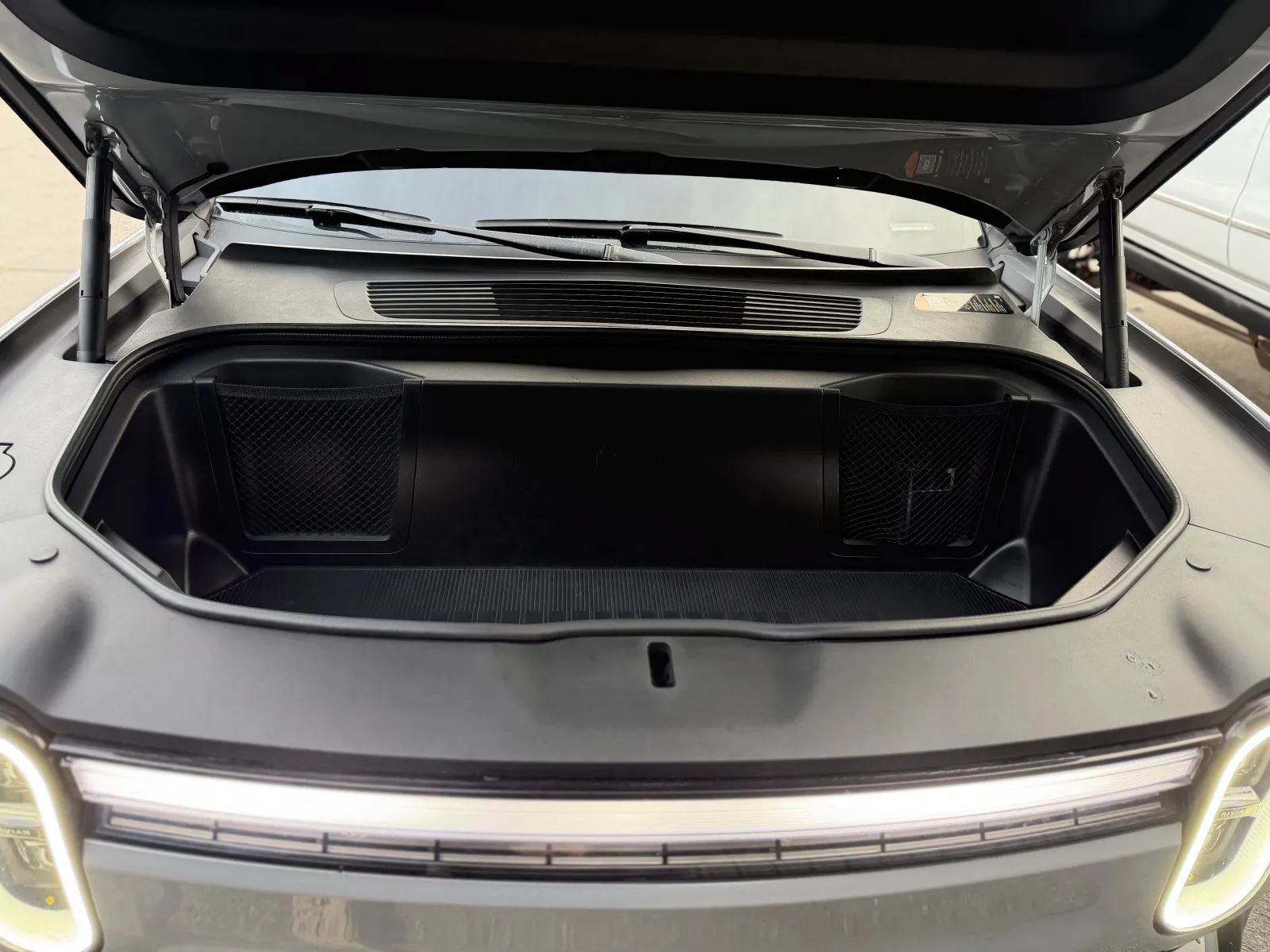 Used 2025 Rivian R1S Adventure Dual AWD/4WD image 46