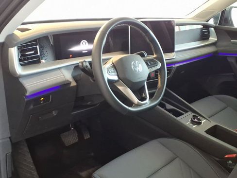 Used 2026 Volkswagen Tiguan SE w/ Panoramic Sunroof Package AWD/4WD image 9