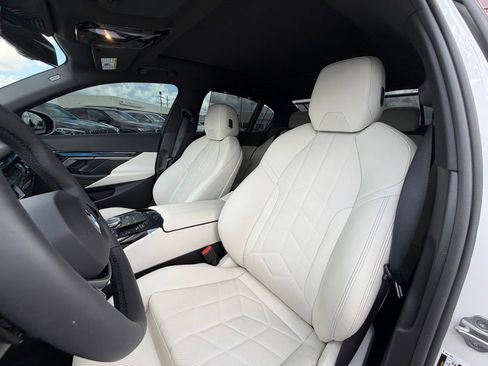 Certified 2026 BMW 540i xDrive w/ Executive Package AWD/4WD image 10