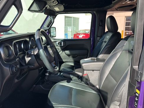 Used 2023 Jeep Wrangler Sport image 7