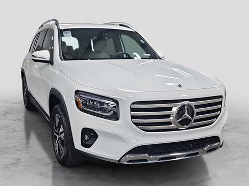Certified 2026 Mercedes-Benz GLB 250 4MATIC image 4