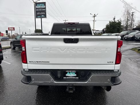 Used 2020 Chevrolet Silverado 2500 LTZ w/ LTZ Premium Package image 3