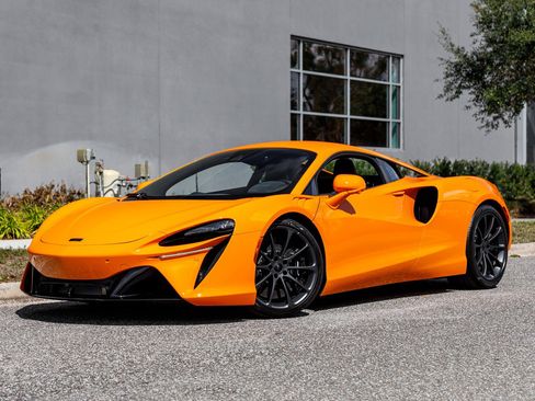 New 2026 McLaren Artura RWD image 31