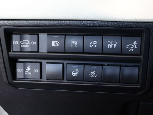 Used 2024 Toyota Sequoia Capstone AWD/4WD image 25