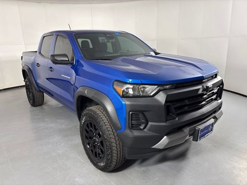 Used 2024 Chevrolet Colorado Trail Boss w/ Technology Package AWD/4WD image 2