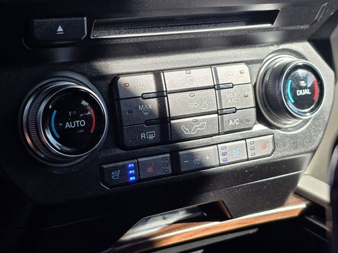 Used 2017 Ford F150 Lariat w/ Equipment Group 502A Luxury image 39