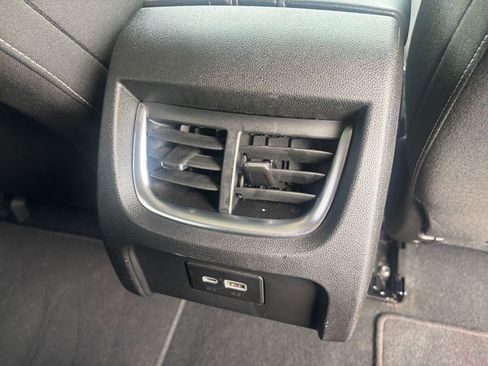 Used 2025 Chevrolet Blazer LT FWD image 23