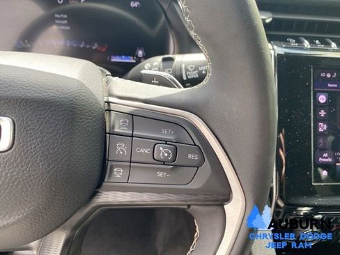 Used 2025 Jeep Grand Cherokee Altitude AWD/4WD image 41