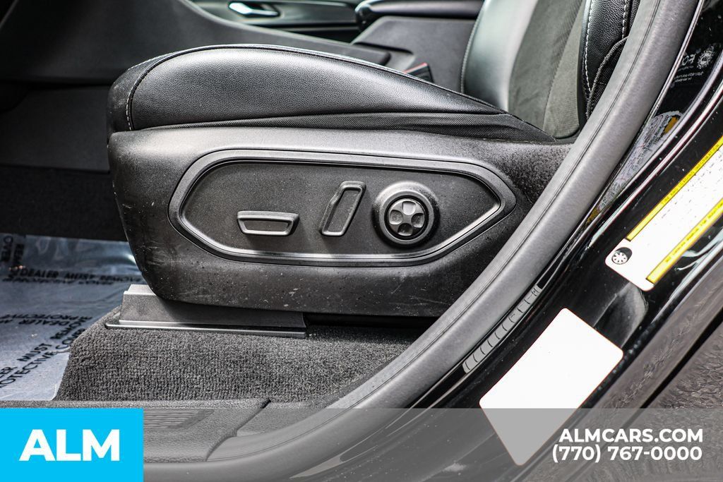 Used 2025 Jeep Grand Cherokee Altitude AWD/4WD image 24