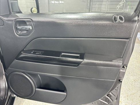 Used 2016 Jeep Patriot High Altitude AWD/4WD image 39