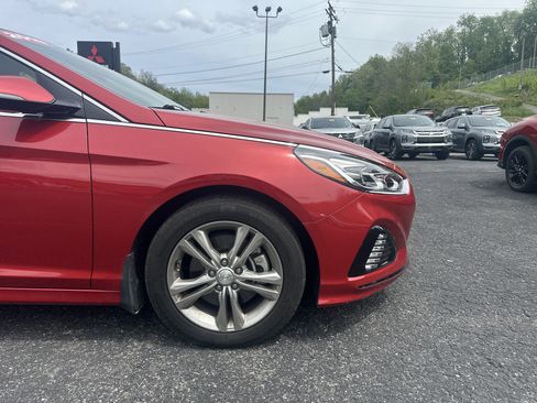 Used 2019 Hyundai Sonata Limited w/ Ultimate Package 04 FWD image 2