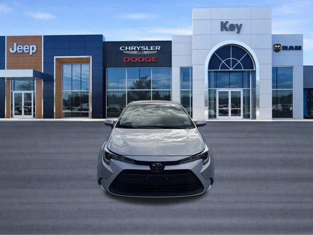 Used 2025 Toyota Corolla LE FWD image 8