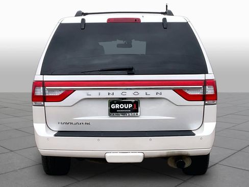Used 2017 Lincoln Navigator Select AWD/4WD image 5