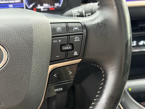 Used 2024 Toyota Crown AWD/4WD image 17