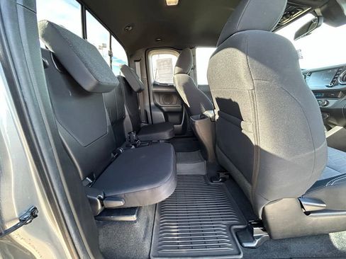 Used 2022 Toyota Tacoma TRD Off-Road image 30