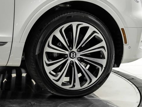 Used 2024 Bentley Bentayga AWD/4WD image 66