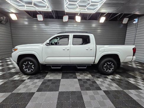 Used 2022 Toyota Tacoma SR AWD/4WD image 8