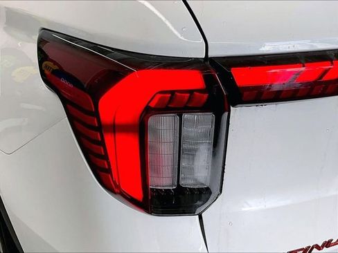 Used 2025 Ford Explorer Platinum w/ LUX Leather Package AWD/4WD image 33