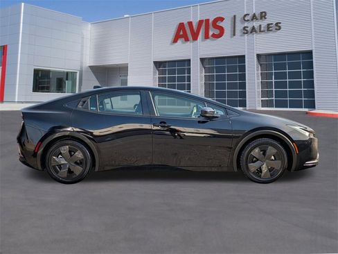 Used 2025 Toyota Prius LE image 5