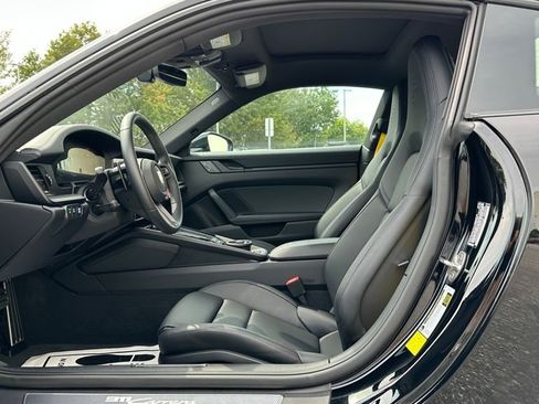 Used 2025 Porsche 911 Carrera image 28