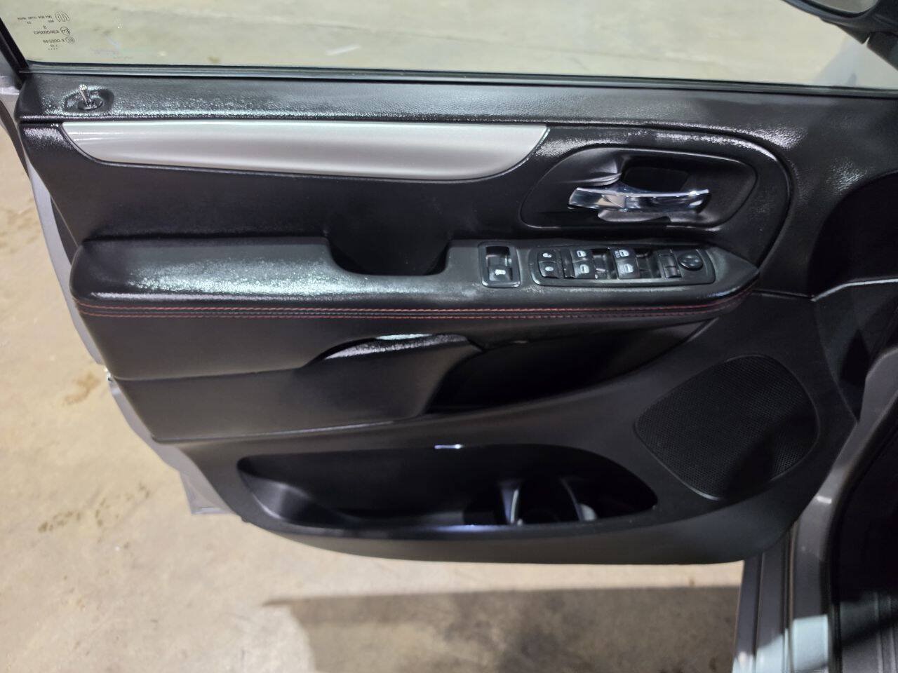 Used 2019 Dodge Grand Caravan GT FWD image 23