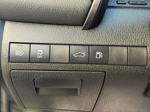 Used 2018 Toyota Camry LE image 24