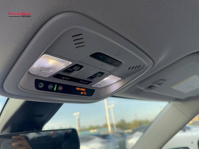 Used 2020 Chevrolet Traverse Premier FWD image 19