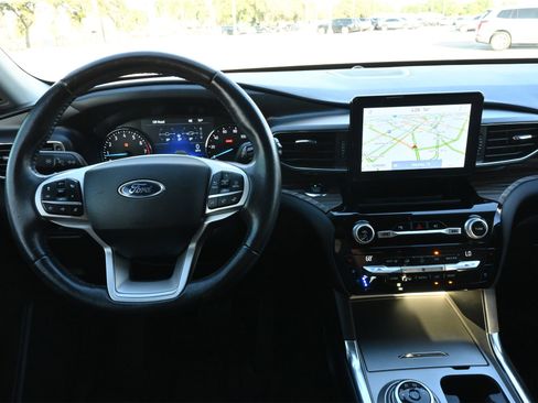 Used 2021 Ford Explorer Limited w/ Equipment Group 301A image 9