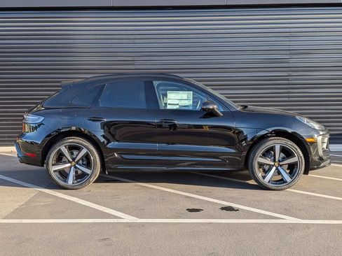 Certified 2026 Porsche Macan AWD/4WD image 8