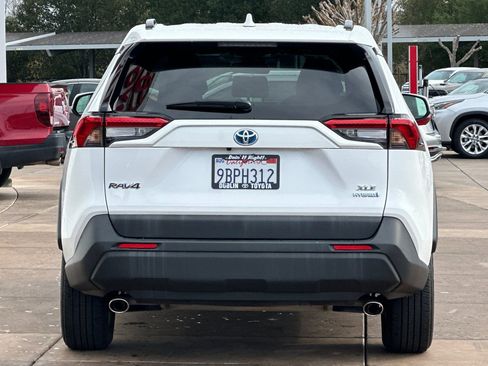 Certified 2022 Toyota RAV4 XLE image 6