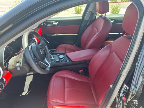 Used 2019 Alfa Romeo Giulia w/ Nero Edizione RWD image 16