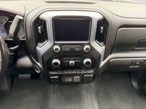 Used 2020 GMC Sierra 1500 SLT w/ X31 Off-Road Package AWD/4WD image 11