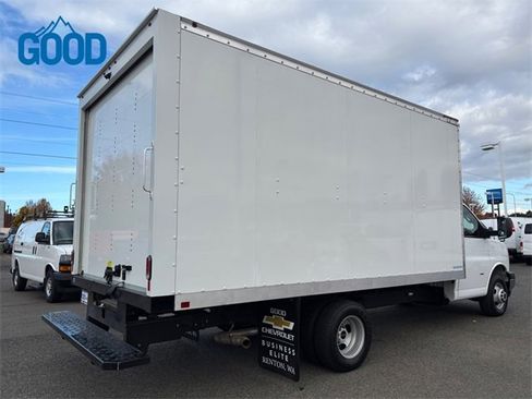 Used 2023 GMC Savana 3500 w/ Power Convenience Package image 18