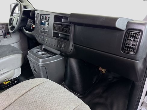 Used 2017 Chevrolet Express 2500 RWD image 23
