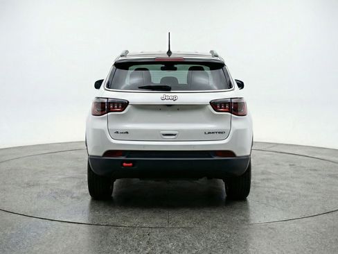 Used 2025 Jeep Compass Trailhawk AWD/4WD image 7