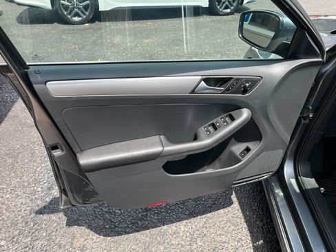 Used 2017 Volkswagen Jetta SE FWD image 24