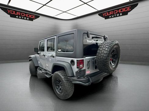Used 2015 Jeep Wrangler Unlimited Rubicon w/ Dual Top Group AWD/4WD image 8