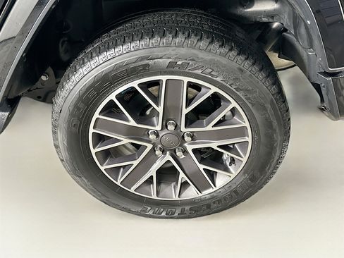 Used 2022 Jeep Wrangler Unlimited Sahara image 11