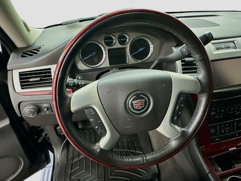 Used 2012 Cadillac Escalade Premium image 18