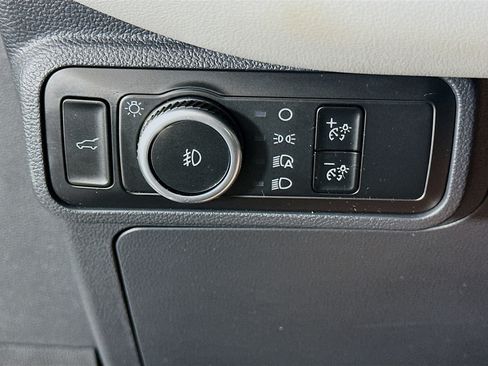 Used 2025 Ford Explorer Active w/ Active Comfort Package RWD image 17