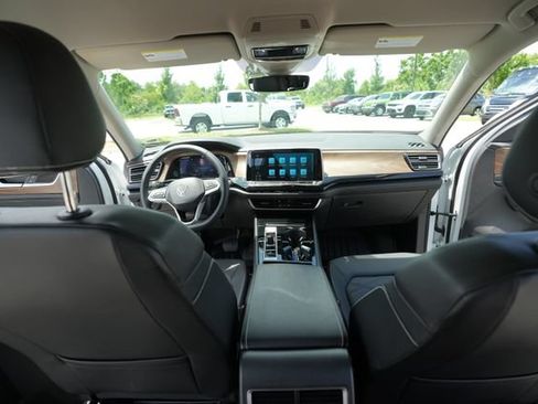 Used 2024 Volkswagen Atlas SE AWD/4WD image 24