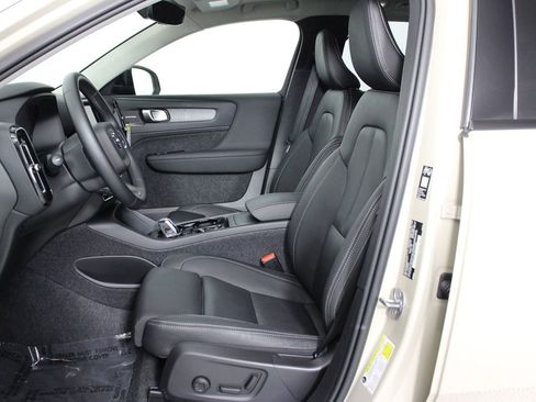 Certified 2026 Volvo XC40 B5 Ultra w/ Climate Package image 31