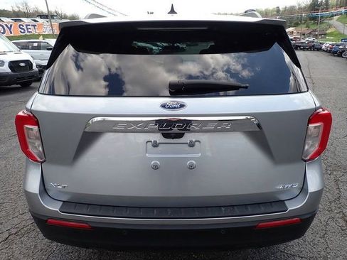Used 2022 Ford Explorer XLT AWD/4WD image 8