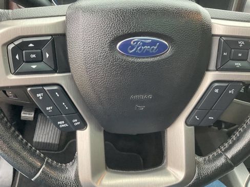 Used 2015 Ford F150 Platinum w/ Equipment Group 701A Luxury AWD/4WD image 22