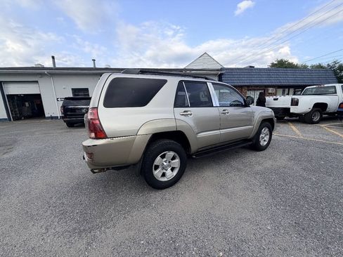 Used 2004 Toyota 4Runner SR5 AWD/4WD image 22