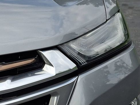 Used 2023 Chevrolet Traverse High Country w/ LPO, Floor Liner Package AWD/4WD image 12