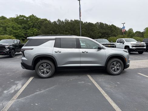 New 2026 Chevrolet Traverse LT FWD image 3