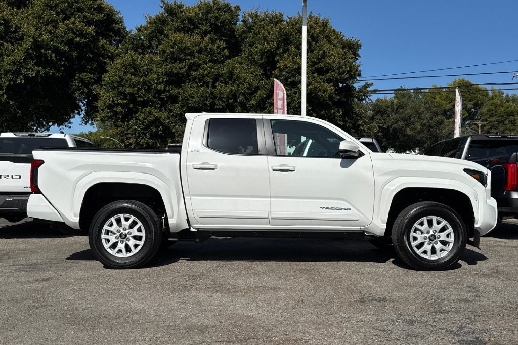Certified 2026 Toyota Tacoma SR5 AWD/4WD image 2